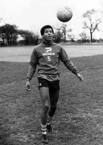 00989 Prints: New Birmingham City footballer Howard Gayle in training. 21st January 1983