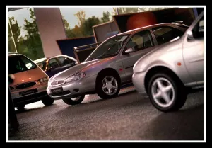 NEW FORD CAR DEALERSHIP IN EDINBURGH SEPTEMBER 1999 FOR ROAD RECORD SHOWROOM