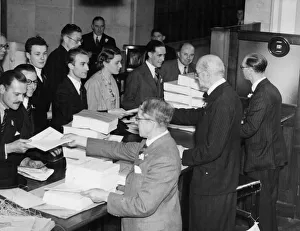 01466 Prints: The new two and a half percent National War Bonds went on sale today