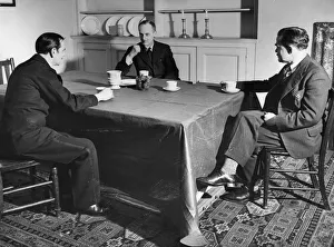 Shelter Prints: The new indoor Table shelter announced by the Minister of Home Security in the house