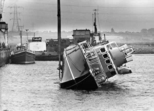 Images Dated 8th September 1988: A new lifeboat pulls clear of the water after the test at Tyne Dock, South Shields