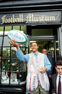 00889 Prints: New Zealand rugby player Jonah Lomu visiting Rugby. Pictured outside the Rugby Football