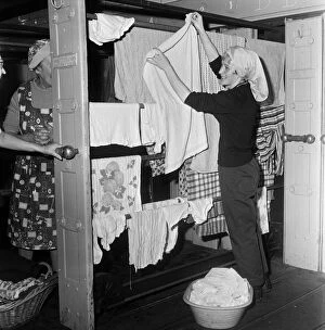 01408 Collection: Newcastle women washing their clothes at Snow Street Wash House, Newcastle