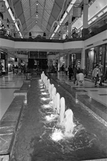The newly opened Merry Hill Shopping Centre in Brierley Hill. 29th January 1990
