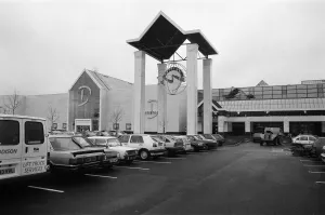 00716 Prints: The newly opened Merry Hill Shopping Centre in Brierley Hill. 29th January 1990