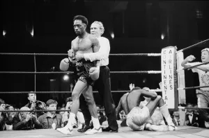 Nigel Benn vs Abdul Umaru Sanda at Alexandra Pavilion, London