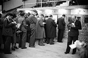 00525 Prints: A night at the dogs, general views of the track and characters that work at the Greyhound