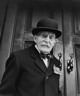 Bowler Hat Prints: Ninety three year old General Sir Ian Hamilton returns to his London home following his