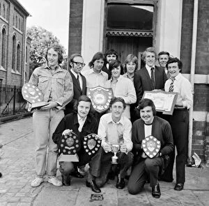 00991 Collection: Nobby Stiles presents trophies at Sacred Heart YC, Linthorpe Road. 1971
