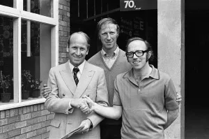 01096 Prints: Nobby Stiles signs for Preston North End F. C. He is pictured with manager Bobby Charlton