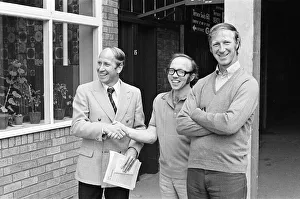 01096 Prints: Nobby Stiles signs for Preston North End F. C. He is pictured with manager Bobby Charlton