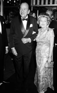 00269 Prints: Noel Coward actor arrives at premiere of Young Winston 1972