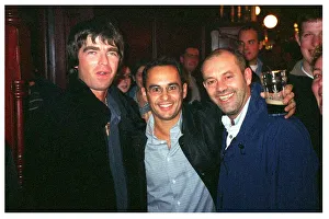 Noel Gallagher and Keith Allen October 1998 share a drink at Jinty McGinty
