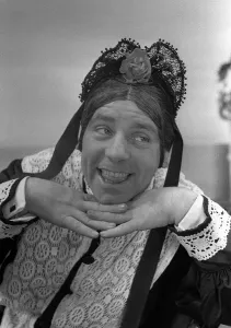 00127 Prints: Norman Wisdom comedy actor as Charlies Aunt February 1958 A©Mirrorpix