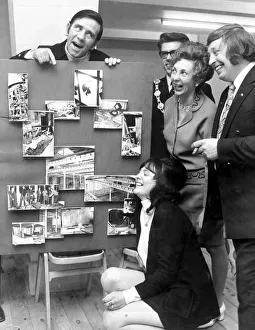 00029 Prints: Norman Wisdom made a visit to Hinckley to see how work was progressing with the town
