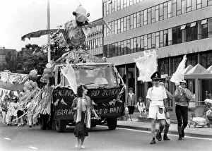 00419 Prints: North East Festivals The New Wave Parade through the centre of Newcastle to begin