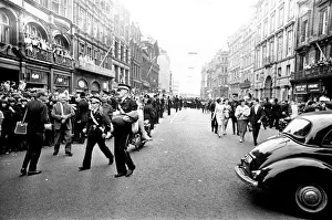 Beatlemania Prints: Northern Premier of A Hard Days Night'. Fans line up along the streets in