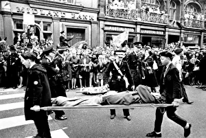 00396 Prints: Northern Premier of A Hard Days Night'. Fans line up along the streets in
