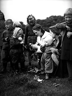 Emotions Prints: Norwegian evacuees arrive in United Kingdom from Spitzbergen September 1941 during WW2