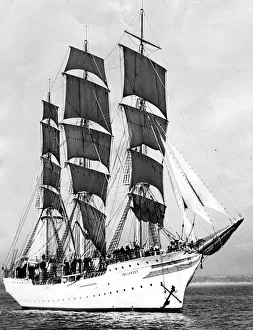 Crew Prints: The Norwegian training sailing ship Sorlandet leaves the River Tyne