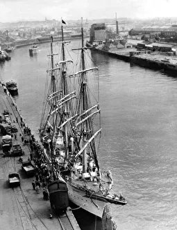 Docks Prints: The Norwegian training sailing ship Sorlandet on the River Tyne