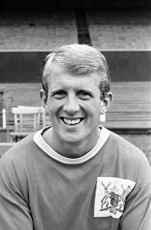 00464 Prints: Nottingham Forest team pose for group pictures and portraits at the City Ground