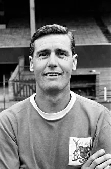 00464 Prints: Nottingham Forest team pose for group pictures and portraits at the City Ground