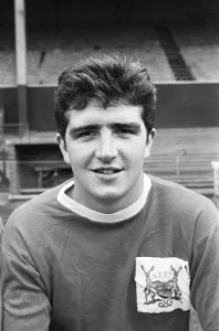 00464 Prints: Nottingham Forest team pose for group pictures and portraits at the City Ground