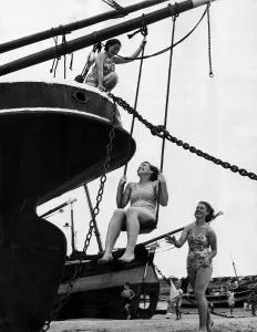 The obliging fisherman who left a rope dangling from the stern jib of his fishing trawler