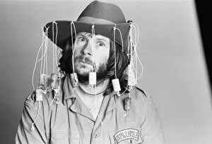 Images Dated 3rd January 1978: Bill Oddie of The Goodies is flying off to Australia to look for birds