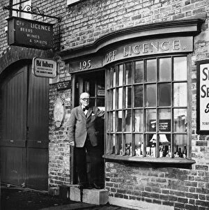 01503 Collection: Off Licence on 195 Mill Road, Cambridge, Cambridgeshire in 1963