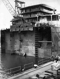 00091 Prints: The oil-tanker Esso Portsmouth undergoes surgery at Swan Hunter