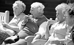 Heat Prints: Old ladies sitting on a bench eating ice cream during a day out to the beach at Trecco