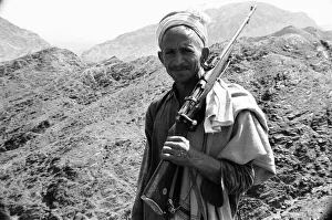 Asia Prints: Old Pathan tribesman carries a old bolt action rifle at the Khyber Pass on the border