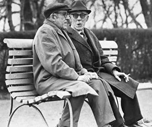 Old Tom Hiscock (left) and his good friend snuffy2 relax on a park bench