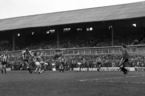 Oldham 2 v. Newcastle United 2. Division 2 Football October 1982 MF08-02-008