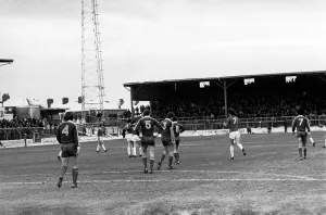 Oldham 3 v. Leyton Orient 2. Division 2 Football. December 1981 MF04-02-053