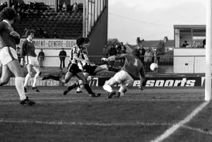 Oldham 3 v. Newcastle United 1. Division 2 Football October 1981 MF04-13-009