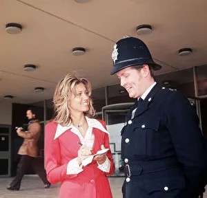 Olivia Newton John singer actress - December 1973 dbase msi