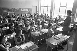 01113 Prints: Overcrowded classes at the Mardyke Primary School in South Ockendon