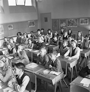 01113 Prints: Overcrowded classes at the Mardyke Primary School in South Ockendon