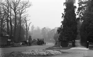 00717 Prints: Oxford Road being widen between Beaconsfield and Gerrards Cross near the Bull Hotel Circa