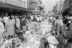 The Oxford Street Association staged a party for over 5000 children ahead of the Royal