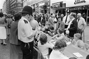 The Oxford Street Association staged a party for over 5000 children ahead of the Royal