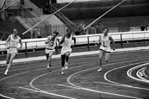Sports Collection: Oxford v Cambridge athletics. Wendell Mottley (Cambridge