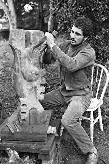 00756 Prints: Oxfordshire sculptor John Buckley seen here at work in his Wallingford studio