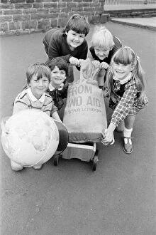 00870 Collection: Packing off food for Africa are Linthwaite Church Junior and Infants