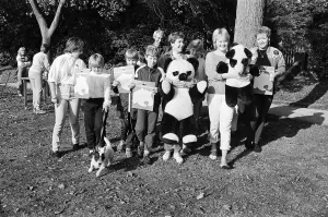 Walk Prints: Pandering to wildlife caring youngsters (and pandas and pets) in Greenhead Park