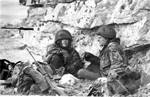 Falklands Prints: PARATROOPERS HUDDLE AGAINST THE ROCKS ON MOUNT LONGDON DURING THE FALKLANDS WAR