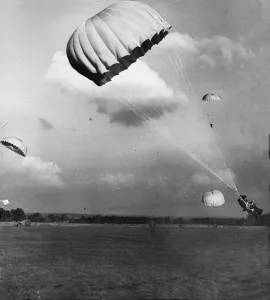 Parachute Prints: Paratroopers in training. Picture taken 24th October 1941
